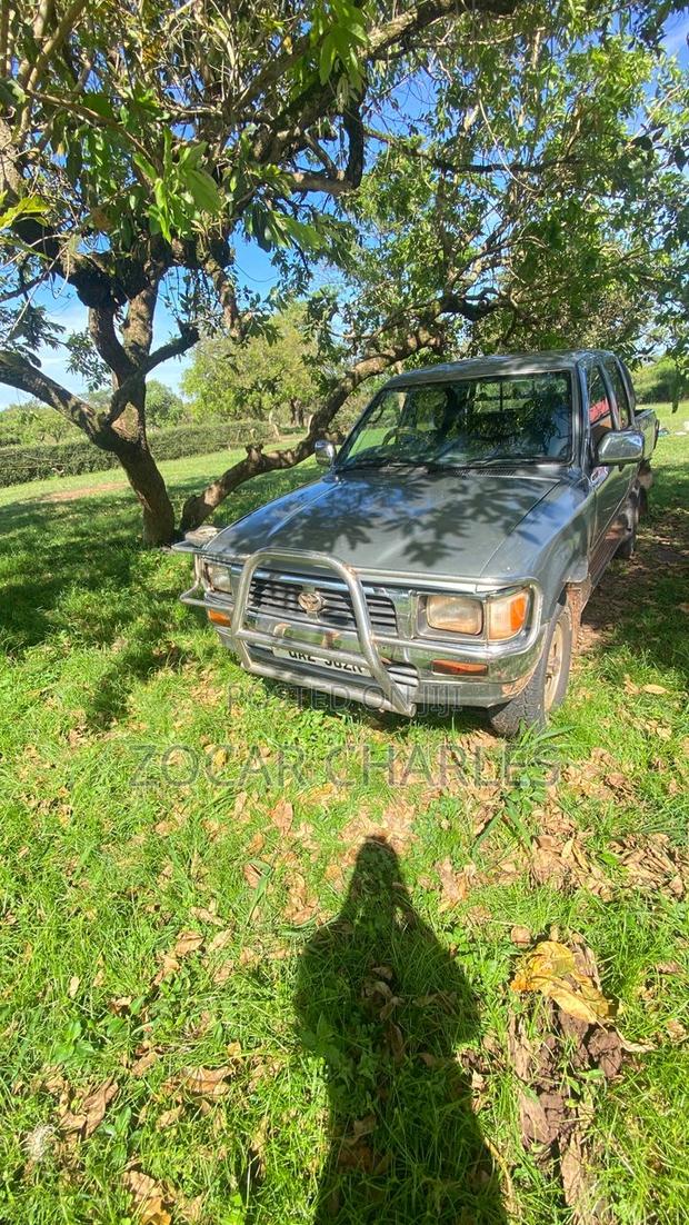 Toyota Hilux 1997 Gray