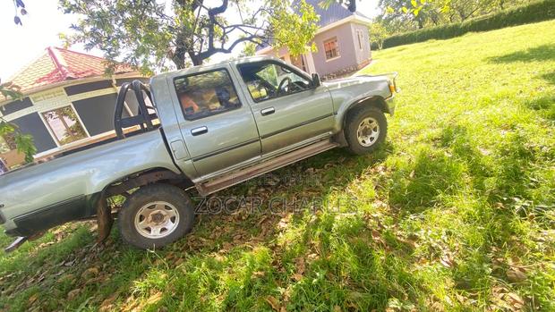 Toyota Hilux 1997 Gray