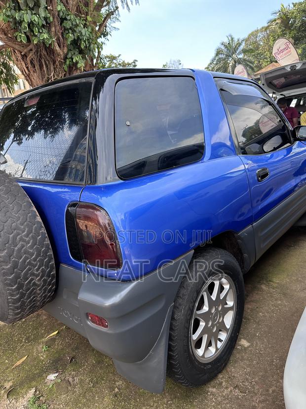 Toyota RAV4 1999 Blue