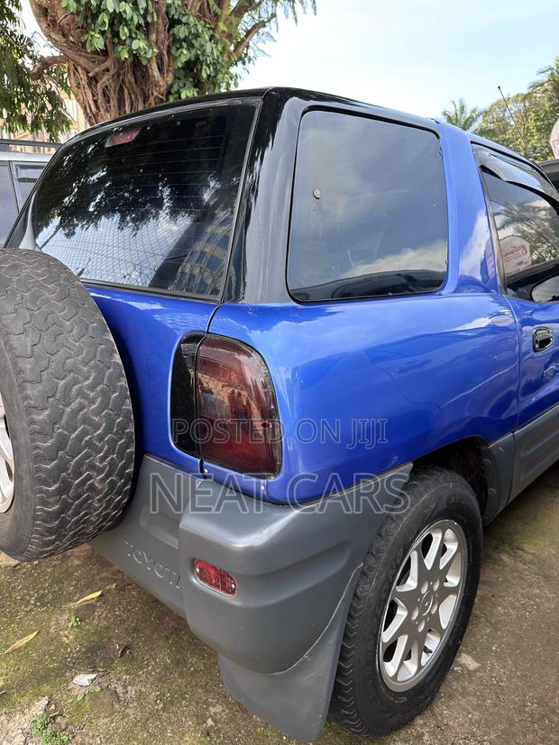 Toyota RAV4 1999 Blue
