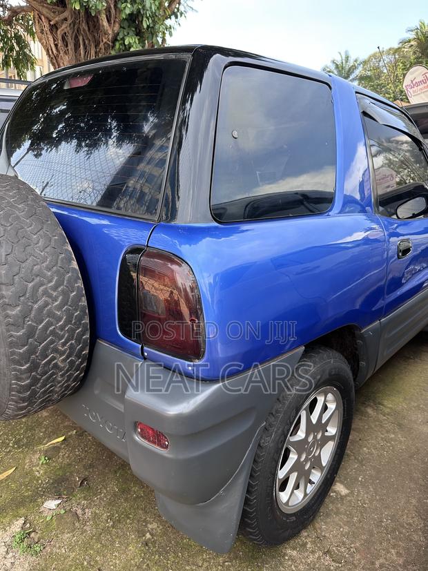 Toyota RAV4 1999 Blue