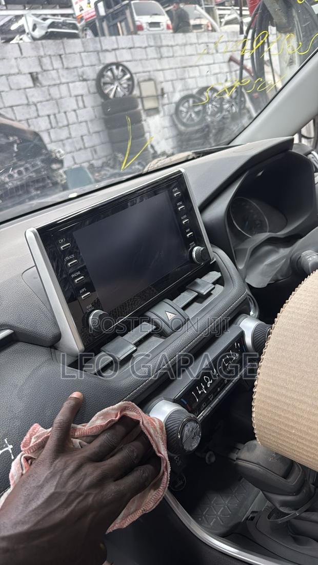 Toyota RAV4 Limited FWD 2019 White