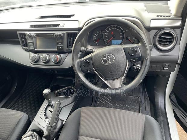 Toyota RAV4 2016 White