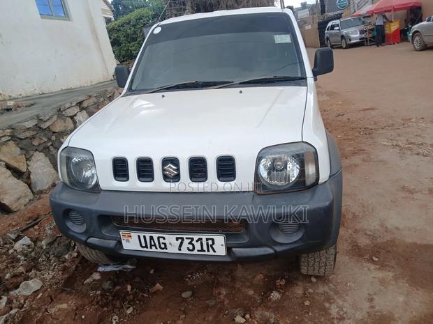 Suzuki Jimny 2000 White