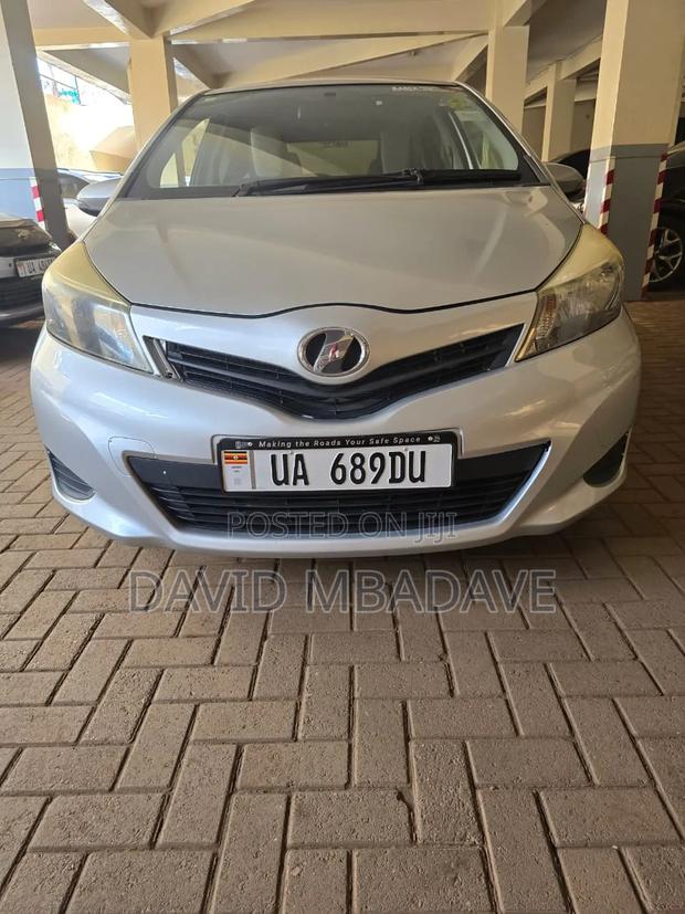 Toyota Vitz 1.0 FWD 5dr 2011 Silver