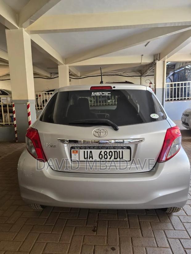 Toyota Vitz 1.0 FWD 5dr 2011 Silver