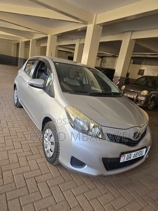 Toyota Vitz 1.0 FWD 5dr 2011 Silver