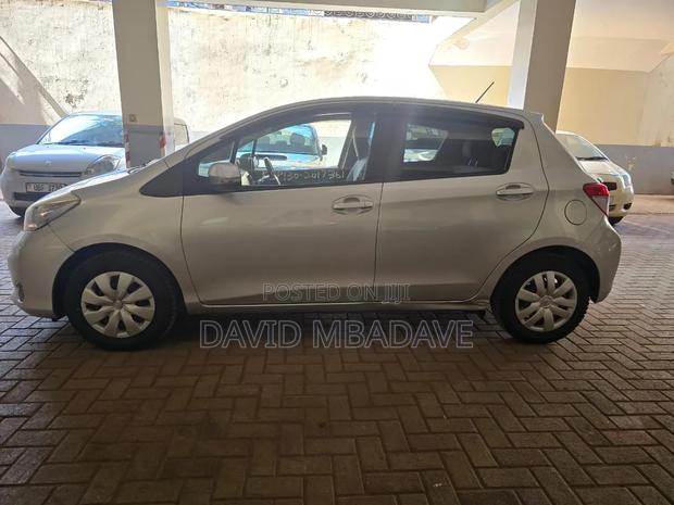 Toyota Vitz 1.0 FWD 5dr 2011 Silver