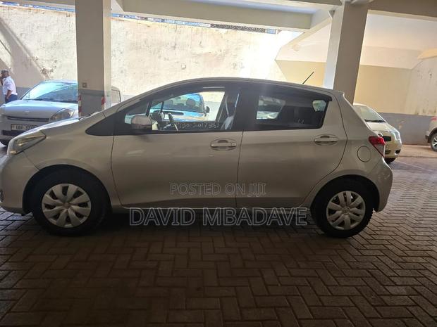 Toyota Vitz 1.0 FWD 5dr 2011 Silver