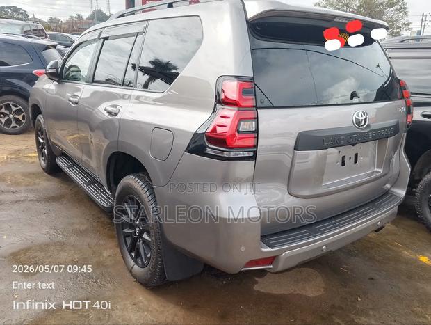New Toyota Land Cruiser Prado 2.7 2023 Silver