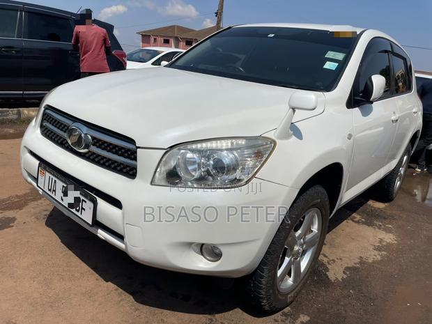 Toyota RAV4 2010 White