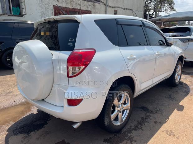 Toyota RAV4 2010 White