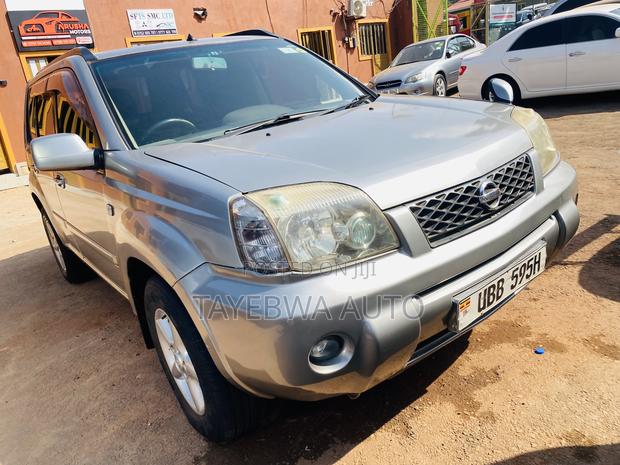 Nissan X-Trail 2004 Gray