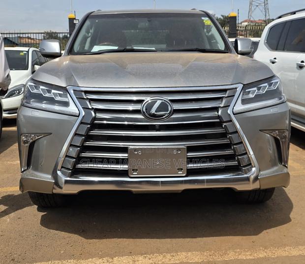 Lexus LX 570 AWD 2017 Beige