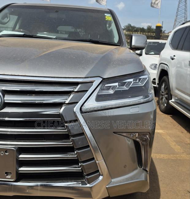 Lexus LX 570 AWD 2017 Beige