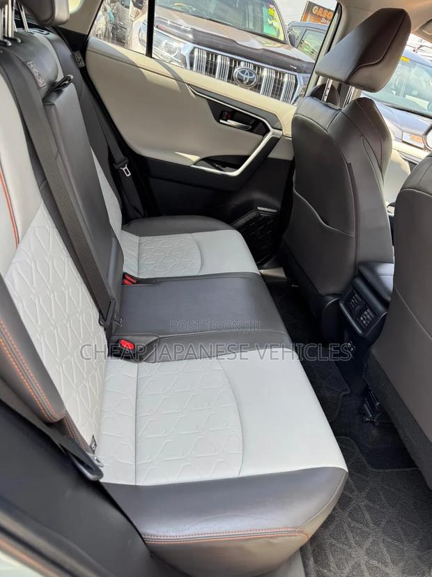 Toyota RAV4 Adventure AWD 2020 Green