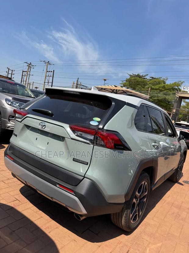Toyota RAV4 Adventure AWD 2020 Green