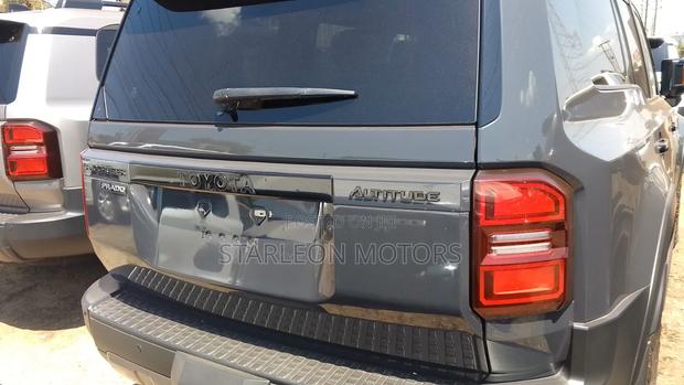 Toyota Land Cruiser Prado 2.8 2025 Gray
