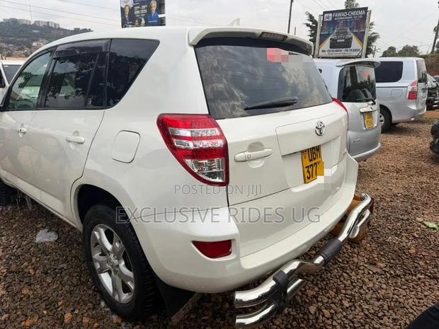 Toyota RAV4 2011 White