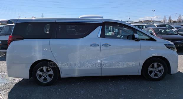 Toyota Alphard 2.5 Petrol FWD 2020