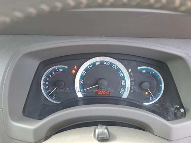 Toyota ISIS 1.8 Platana 2WD 2011 White