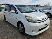 Toyota ISIS 1.8 Platana 2WD 2011 White for sale