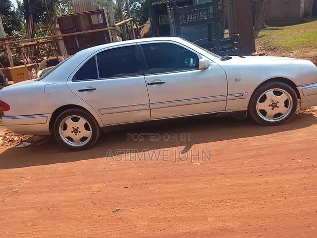 Mercedes-Benz E200 2000 Silver
