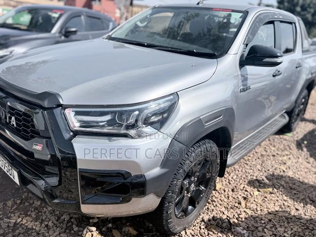 Toyota Hilux Revo Smart Cab Deisel 2.8 AWD 2018 Gray