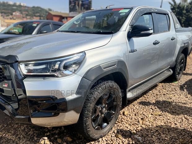 Toyota Hilux Revo Smart Cab Deisel 2.8 AWD 2018 Gray