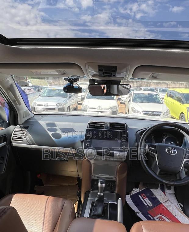 Toyota Land Cruiser Prado 2.8 2022 White
