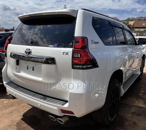 Toyota Land Cruiser Prado 2.8 2022 White