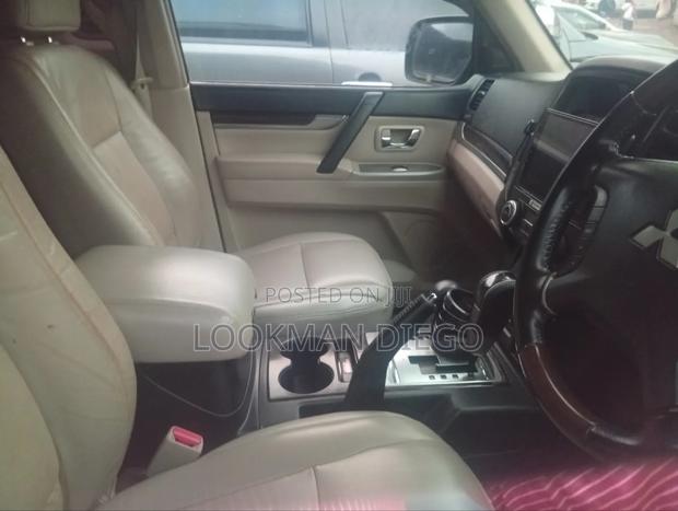 Mitsubishi Pajero 2008 Gold