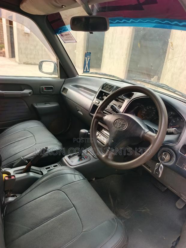 Toyota RAV4 Base FWD 1997 White