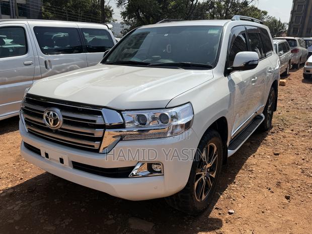 Toyota Land Cruiser 2015 White