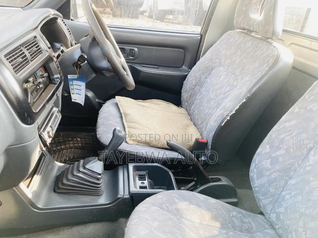 Mitsubishi L200 Club Cab 2.0 4WD 2000 Gray
