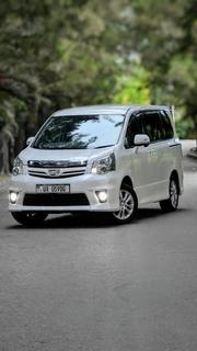 Toyota Noah 2012 White for sale