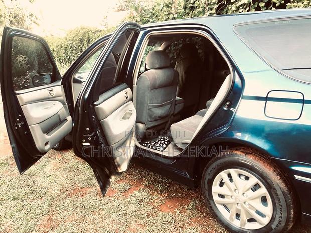Toyota Vista 2001 Blue