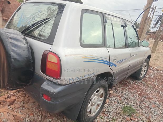 Toyota RAV4 Automatic 2000 Silver