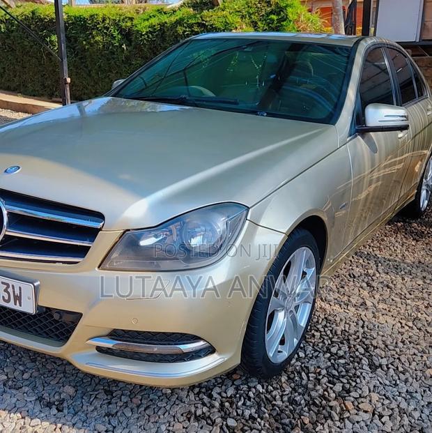 Mercedes-Benz C180 2014 Gold
