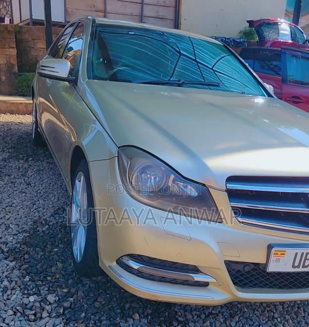 Mercedes-Benz C180 2014 Gold