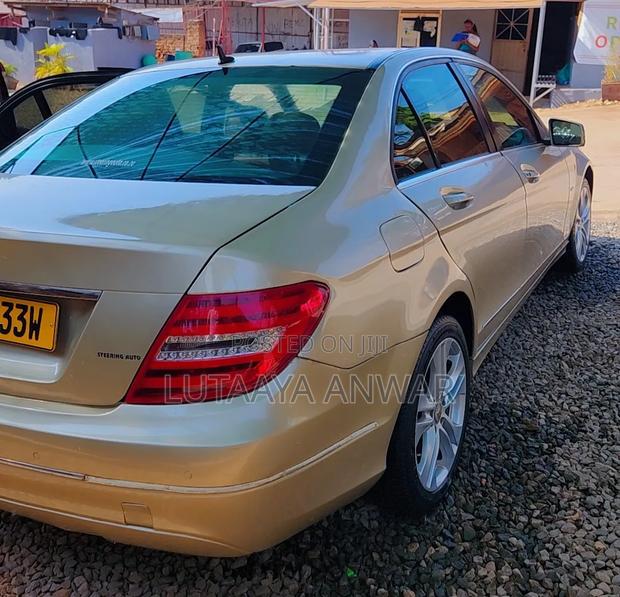 Mercedes-Benz C180 2014 Gold