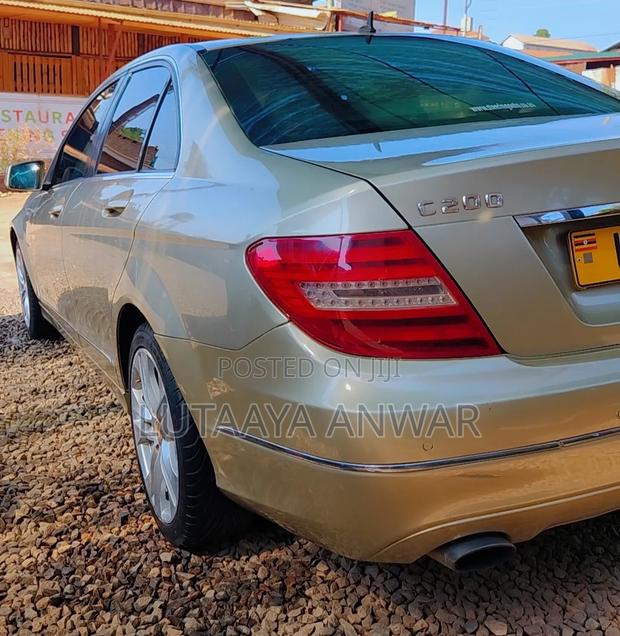 Mercedes-Benz C180 2014 Gold