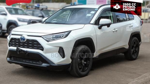 Toyota RAV4 2021 White
