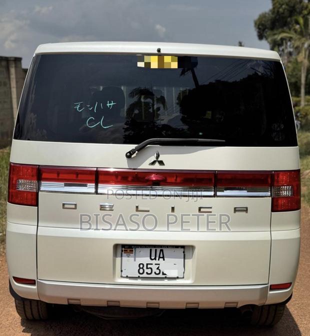 Mitsubishi Delica 2013 White
