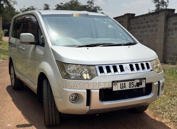 Mitsubishi Delica 2013 White