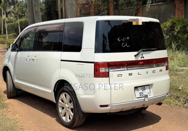 Mitsubishi Delica 2013 White