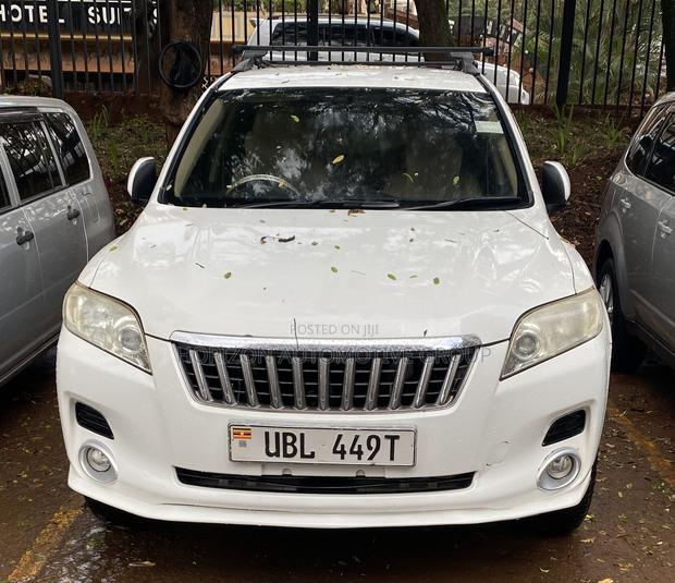 Toyota Vanguard 2009 White