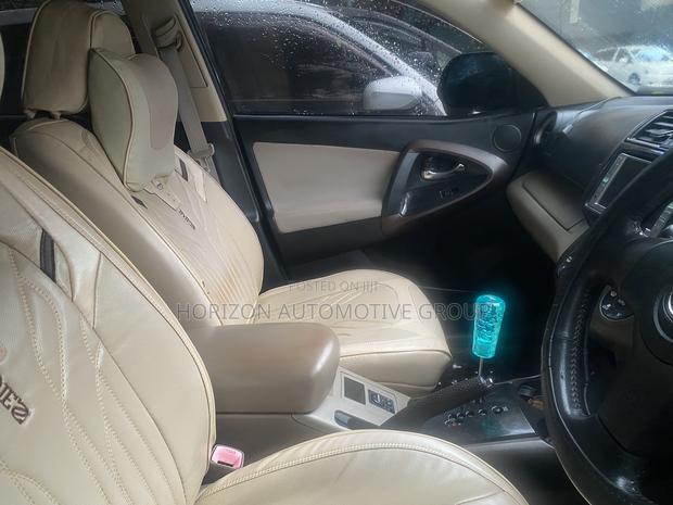 Toyota Vanguard 2009 White