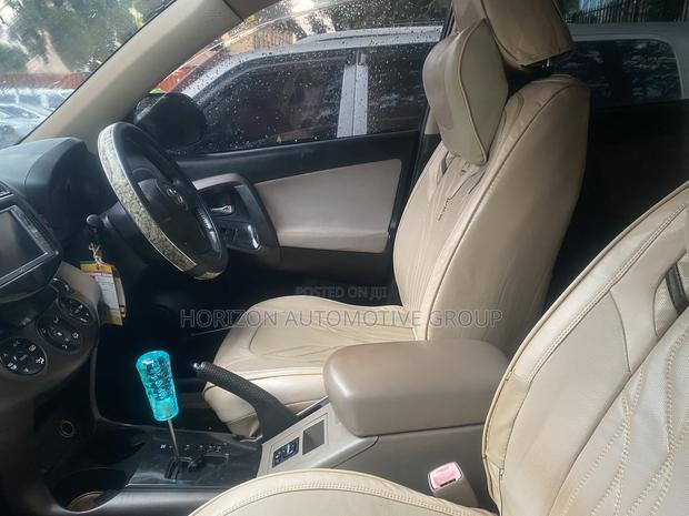 Toyota Vanguard 2009 White