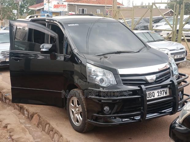 Toyota Noah 2010 Black